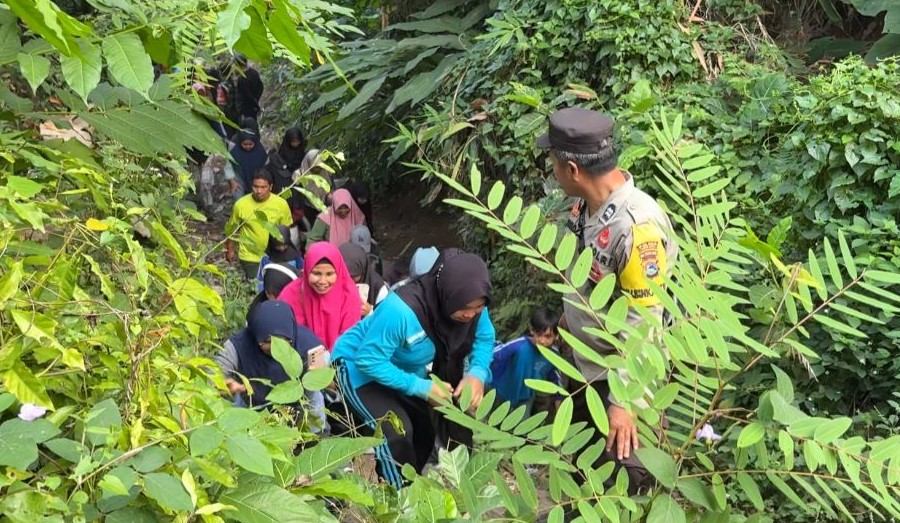 Fauzan Khalid Gelar Kegiatan  Lintas Alam di Desa Santik Lombok Barat