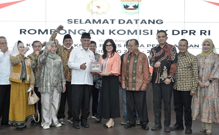Felly Janji Perjuangkan Tiga Aspirasi Prioritas RSUP Djamil Padang