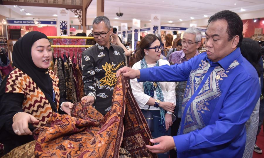 Mendag jangan Diam, Bantu Menkeu Basmi Impor Pakaian Bekas