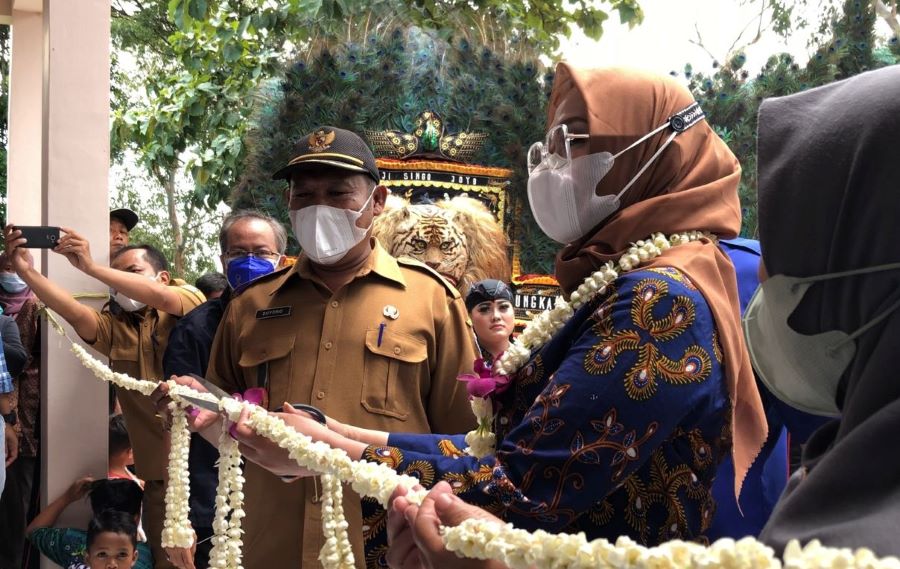 Sri Wahyuni Kukuhkan Pengurus BUMDes di Ponorogo