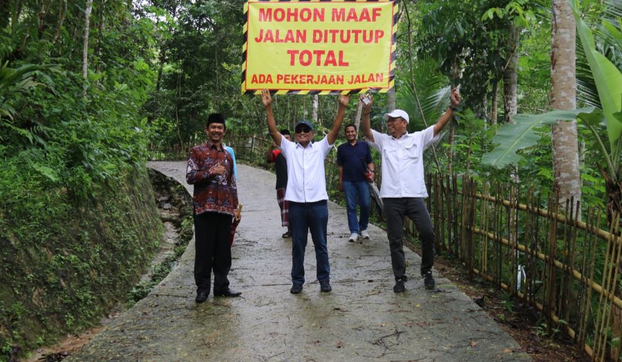 Subardi Realisasikan Aspirasi Warga Kalirejo Bangun Jalan Beraspal