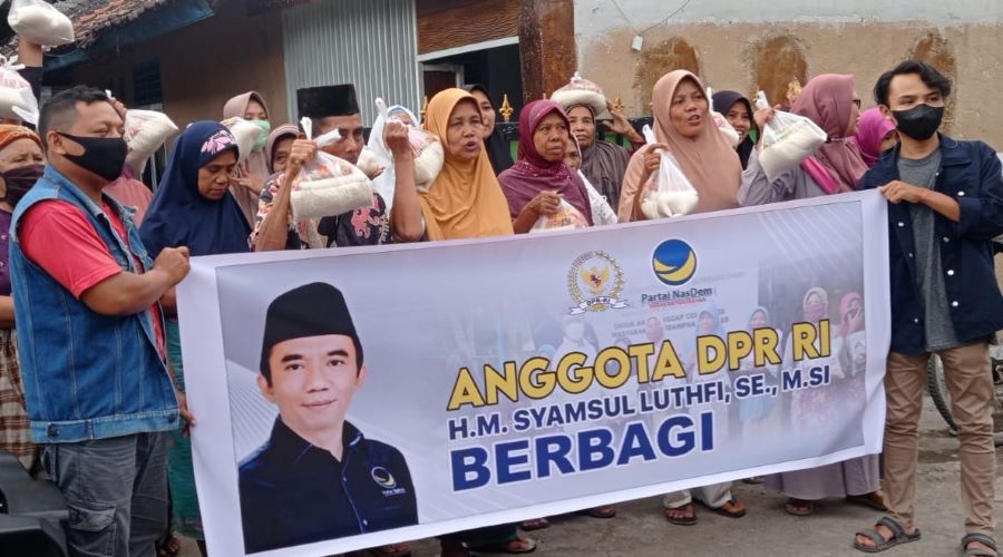 Syamsul Luthfi Bagi Sembako di Lombok Timur