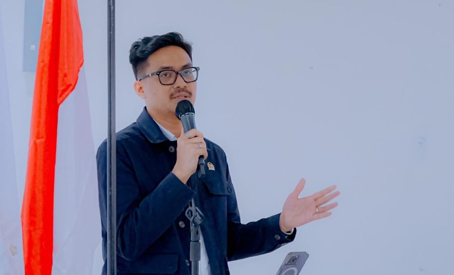 Teguh Iswara Wujudkan Penerangan Jalan di Kabupaten Bartu