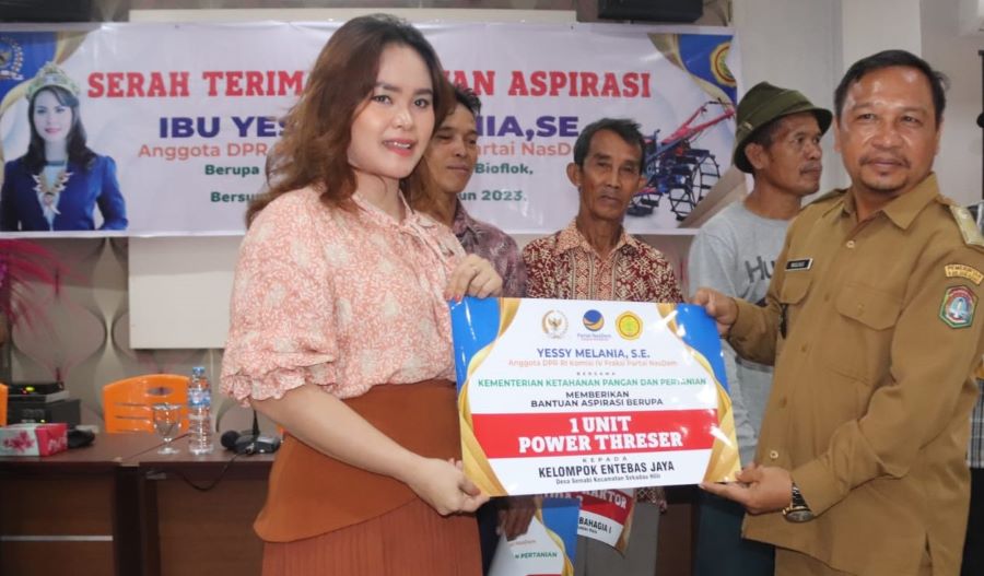 Yessy Bantu Petani dan Nelayan di Sekadau