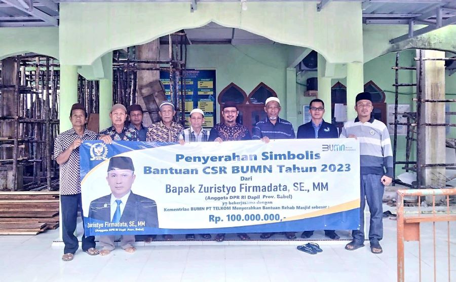 Zuristyo Bantu Rp100 Juta untuk Renovasi Masjid di Toboali